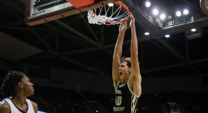 3-star Tennessee F Cade Phillips dunking for Link Academy on January 13th, 2023, in Springfield, Missouri. (Photo by Greta Cross of the Springfield News-Leader)